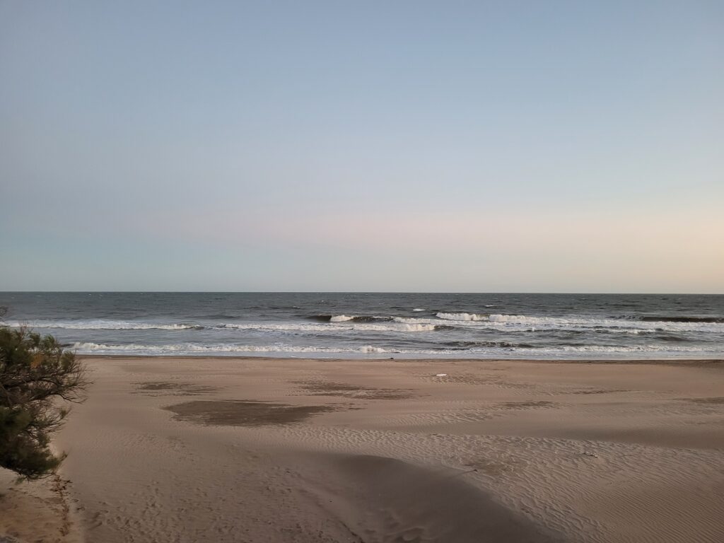 Playa al atardecer